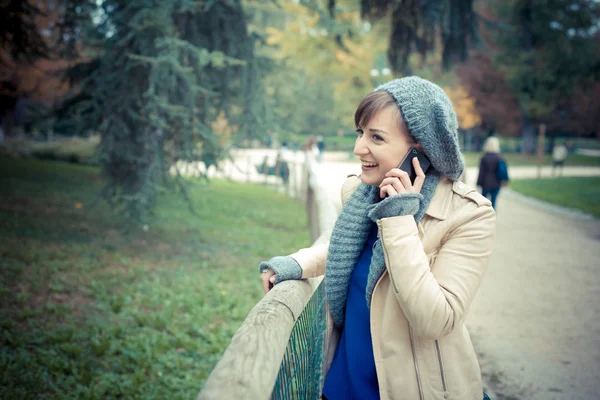 Young beautiful woman — Stock Photo, Image