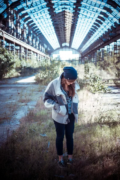 Beautiful young blonde hipster stylish woman — Stock Photo, Image