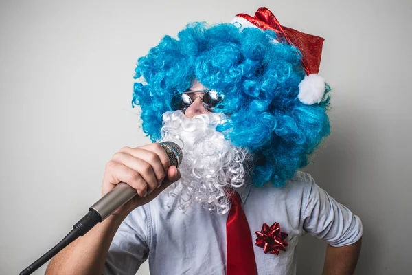 Funny santa claus babbo natale singing — Stock Photo, Image