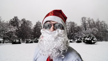 Noel Baba karlı manzara kış