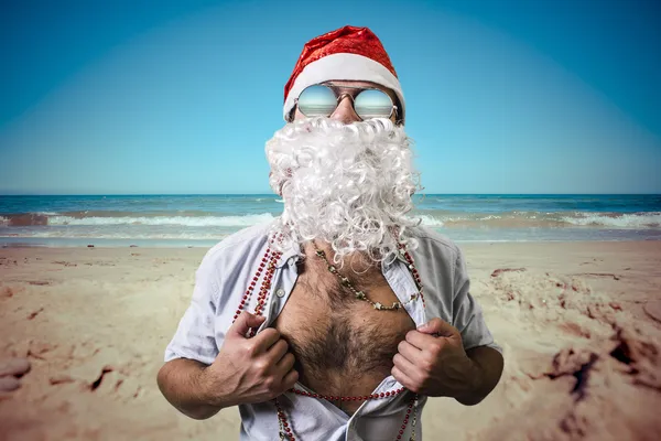 Lustige Weihnachtsmann Superheld Strand Weihnachten — Stockfoto