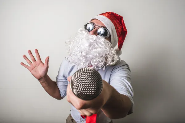 Komik Noel Baba uyguladıktan natale şarkı — Stok fotoğraf