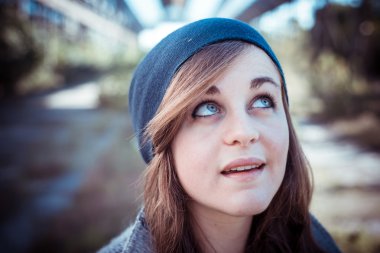 güzel genç sarışın hipster şık kadın