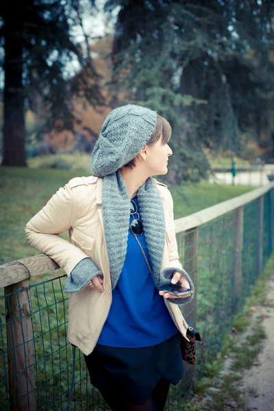 Young beautiful woman — Stock Photo, Image