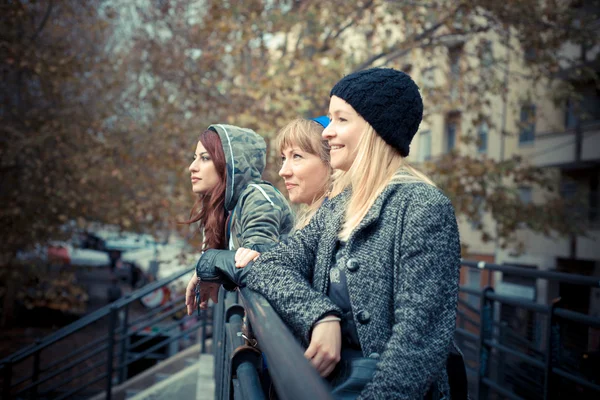 Drie vrienden vrouw — Stockfoto