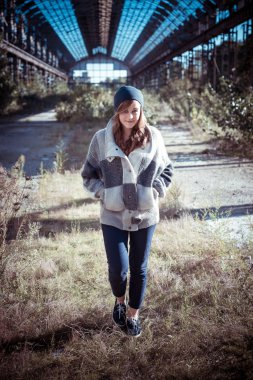 güzel genç sarışın hipster şık kadın