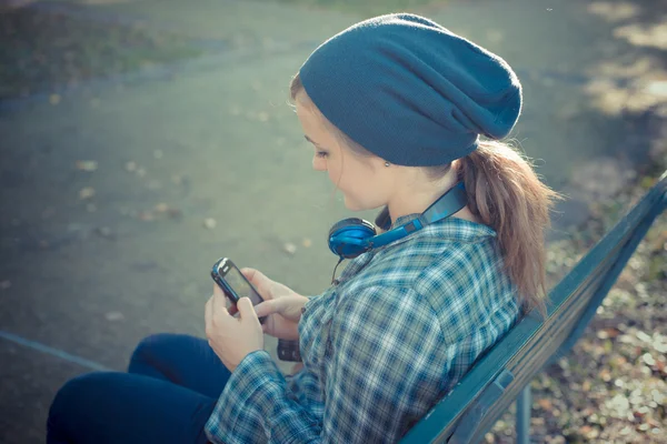 Beautiful young blonde hipster woman on the phone — Stock Photo, Image