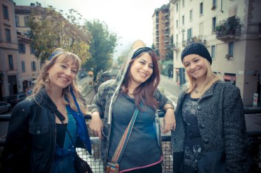 üç arkadaş kadın