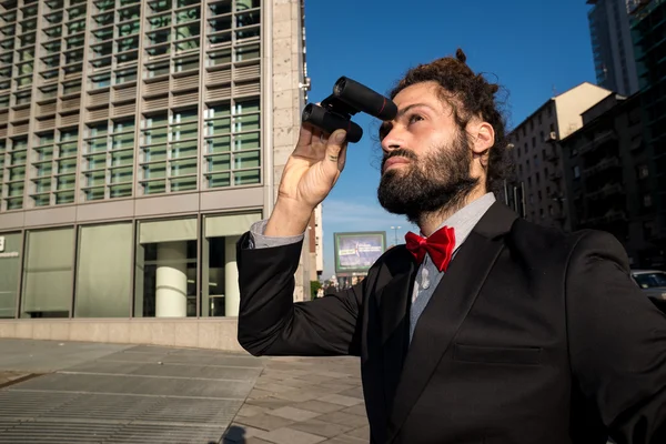 Elegantes binoculares de hombre de negocios dreadlocks con estilo —  Fotos de Stock