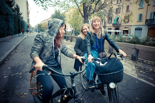 Three friends woman on bike — Stock Photo, Image
