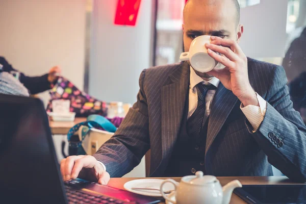 Successful elegant fashionable businessman — Stock Photo, Image