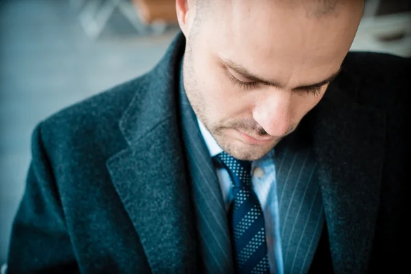 Bem sucedido elegante homem de negócios elegante — Fotografia de Stock