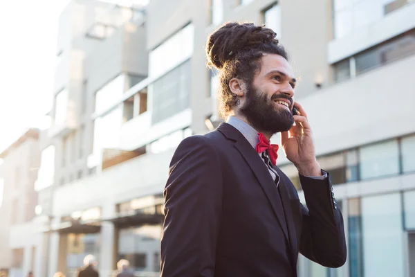 Elegante elegante dreadlocks hombre de negocios — Foto de Stock