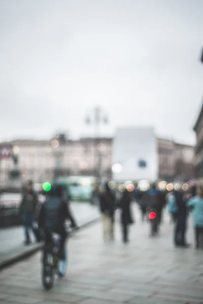 Verschwommene Stadt und Menschen — Stockfoto