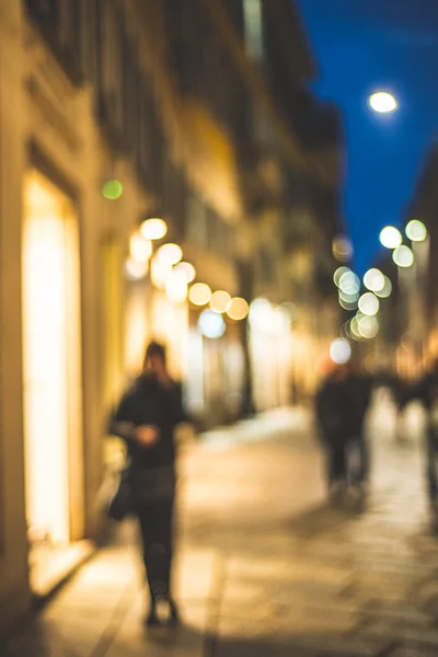 Blurred city and people — Stock Photo, Image