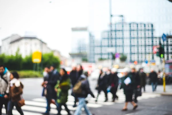 Verschwommene Stadt und Menschen — Stockfoto