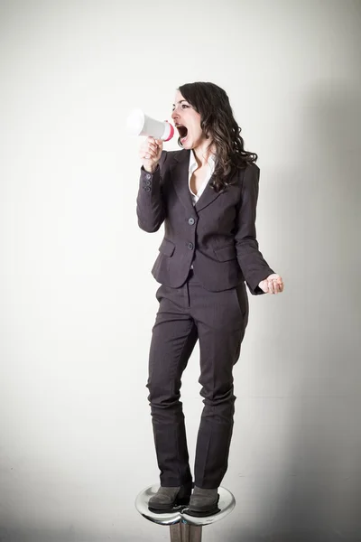 Bela jovem empresária com pouco megafone — Fotografia de Stock