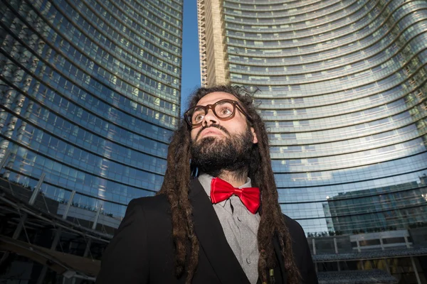 Elegante elegante uomo d'affari dreadlocks — Foto Stock