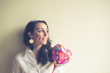 kalbi olan güzel bir kadın