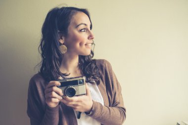 kadın holding kamera