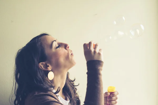 Mujer con burbujas — Foto de Stock