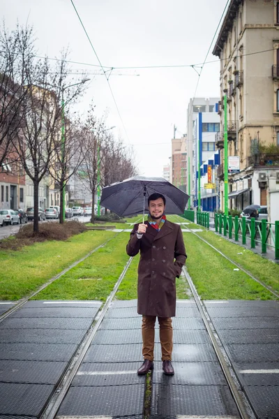 Giovane uomo elegante — Foto Stock