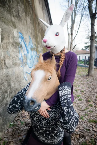 Jovens hipster casal amantes — Fotografia de Stock