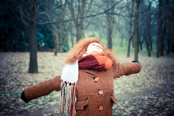 Woman at the park — Stock Photo, Image