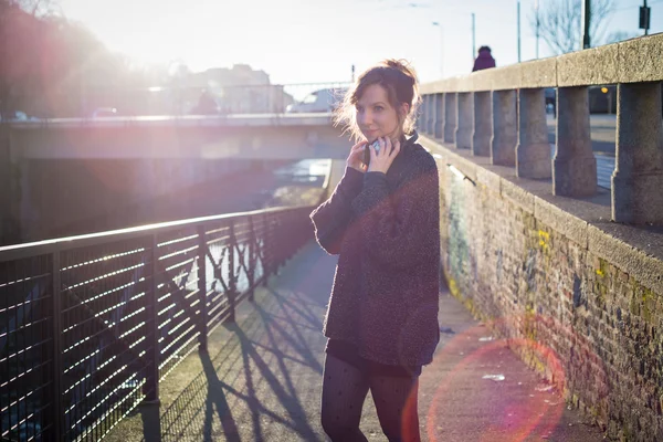 Woman listening music — Stock Photo, Image