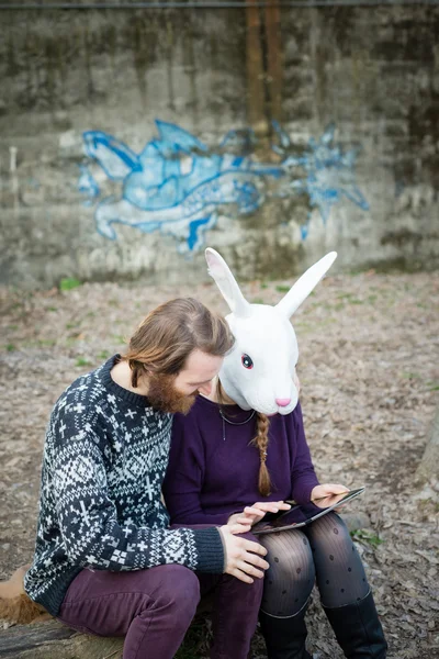 Jóvenes hipster cuople amantes — Foto de Stock