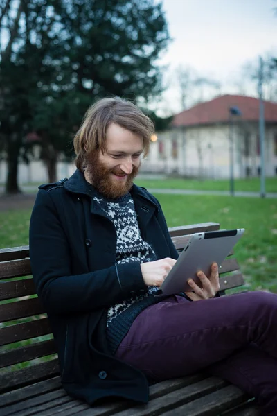 Bearded man using tablet — Stock Photo, Image
