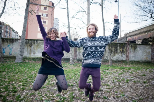 Jóvenes hipster cuople amantes —  Fotos de Stock