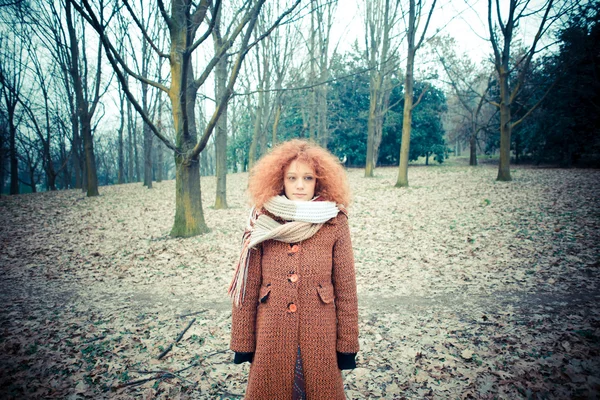 Capelli ricci donna — Foto Stock