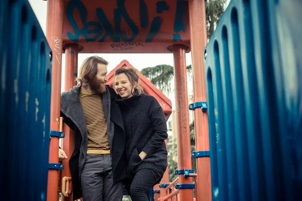 Pareja usando tableta — Foto de Stock