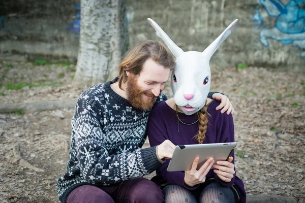 Jóvenes hipster cuople amantes — Foto de Stock