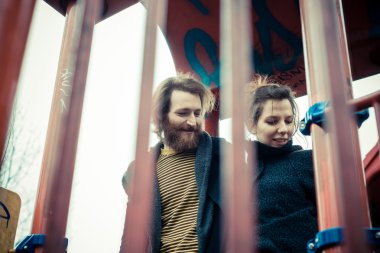 Genç modern şık çift