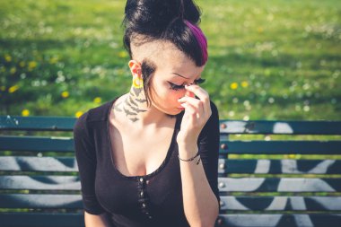 Punk karanlık kız
