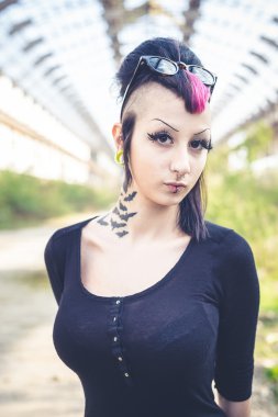 Punk karanlık kız