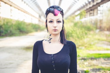 Punk karanlık kız