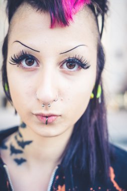 Punk karanlık kız