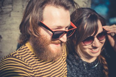 Genç modern şık çift