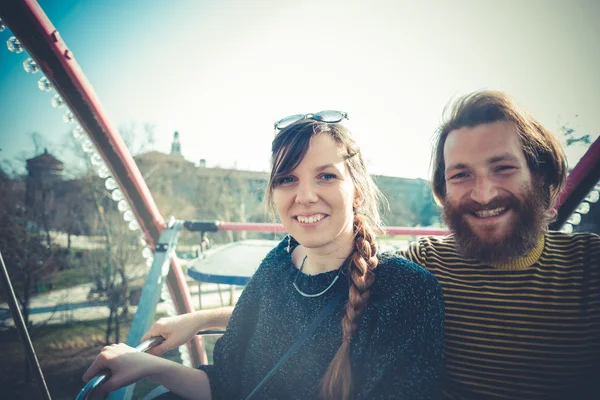 Jonge moderne stijlvolle paar — Stockfoto