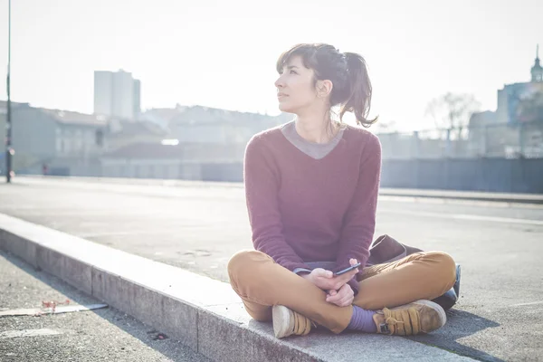 Vrouw met smartphone — Stockfoto