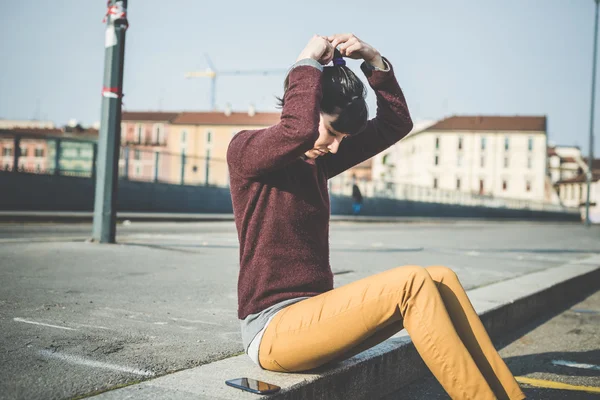 Junge schöne Hipster-Frau — Stockfoto