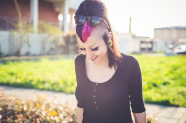 Punk karanlık kız