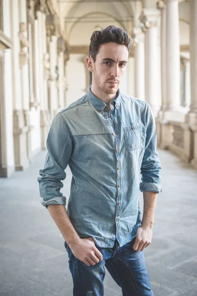moda model adam