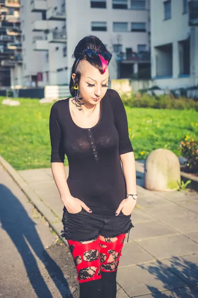 Punk chica oscura —  Fotos de Stock
