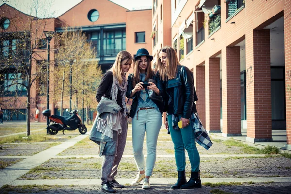 Three beautiful friends authentic — Stock Photo, Image