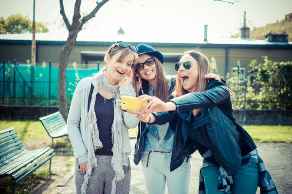 Three beautiful friends authentic — Stock Photo, Image