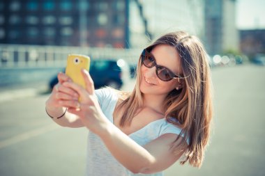 genç güzel kadın selfie